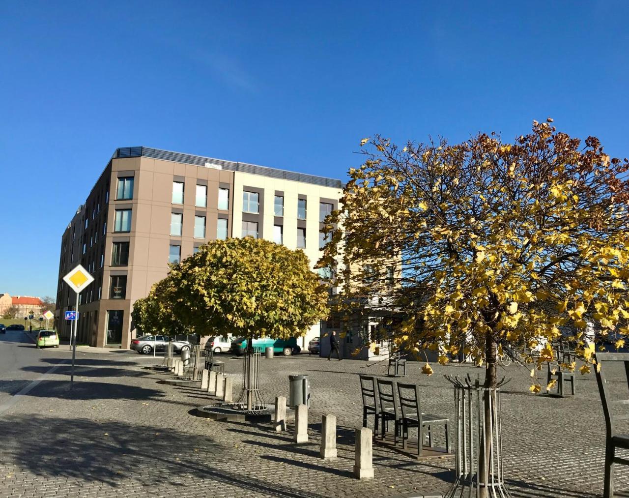 - Solna & * Krakau