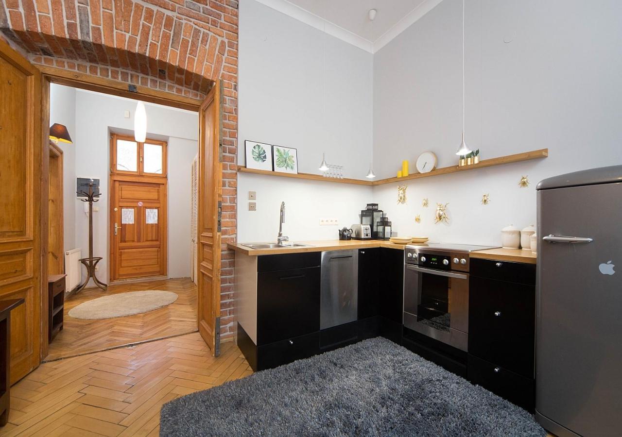 Around Market Square Apartment *