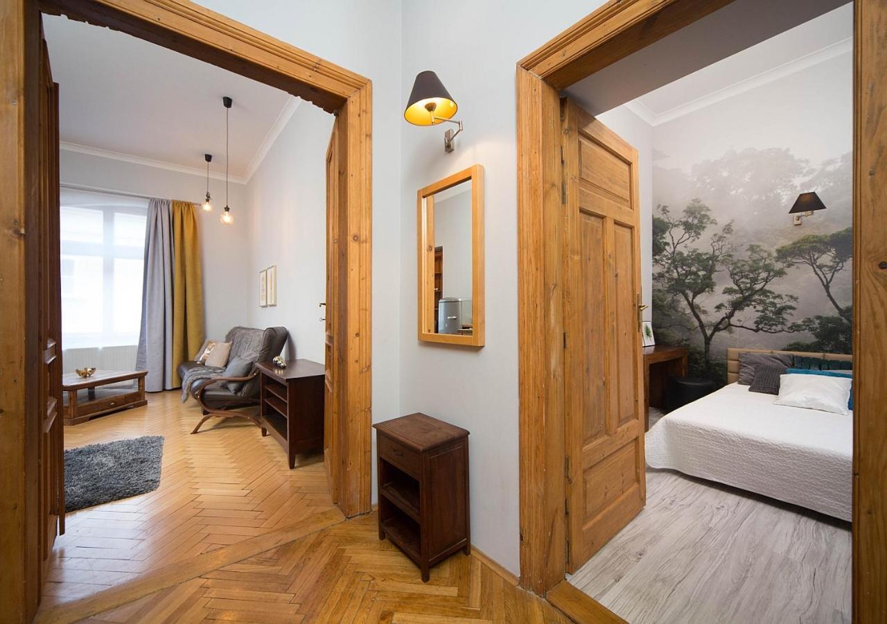 Apartment Around Market Square