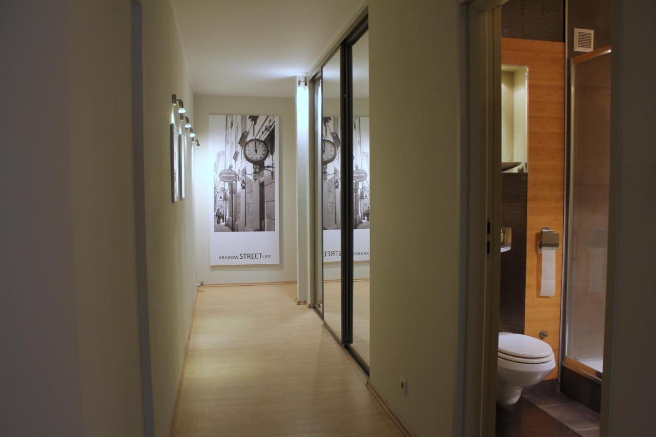 Apartment With Garden In Center *