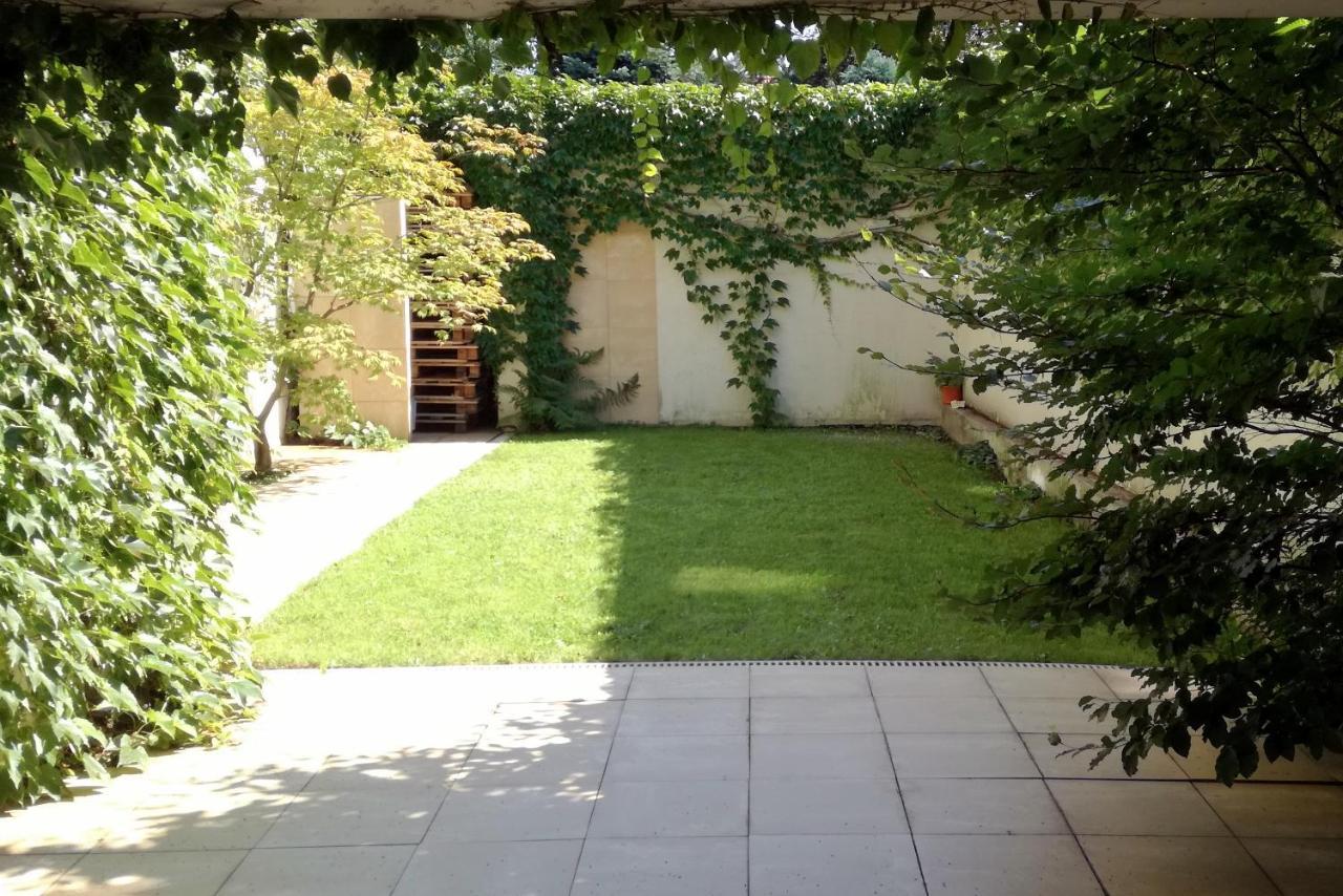 With Garden In Center *