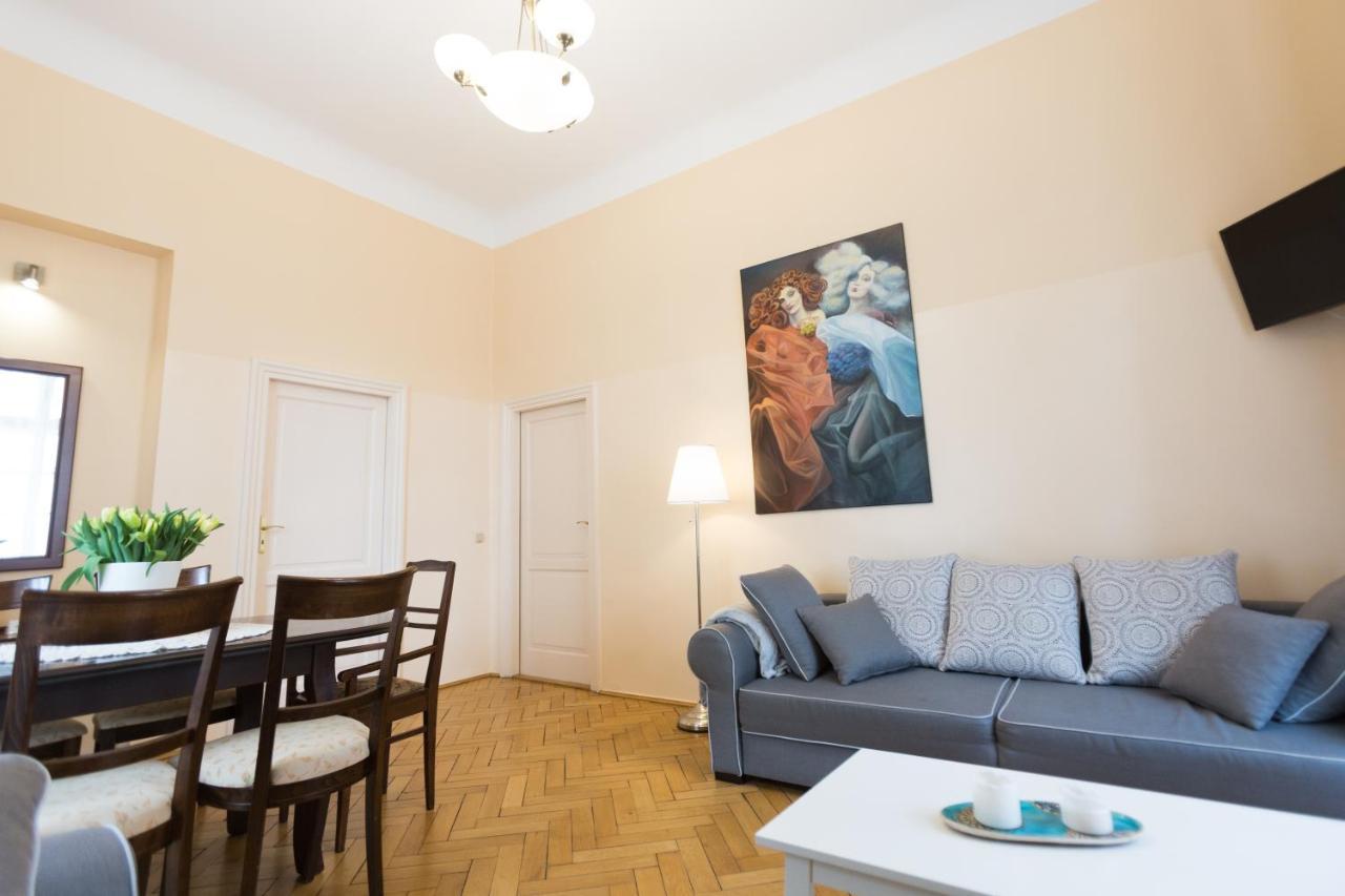 Apartments Roman *