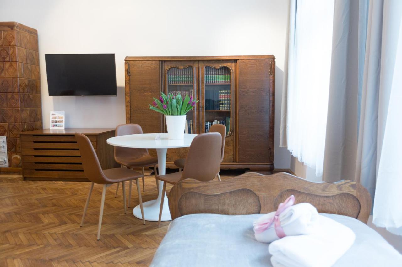 Apartments Roman *