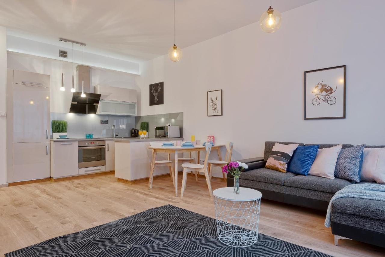 Around Market Square Apartment *