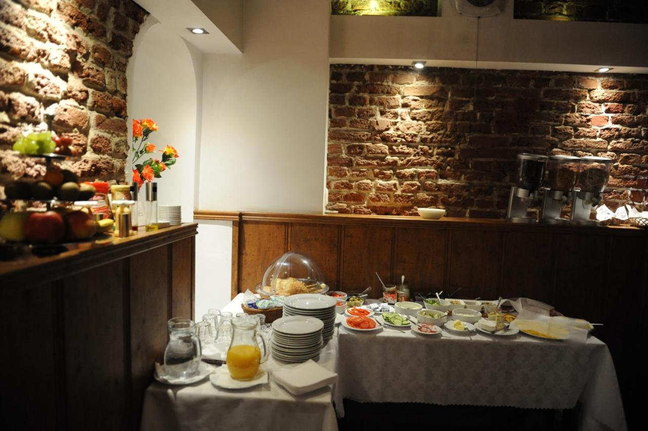 Dom Casimi Acomodação com café da manhã  3*
