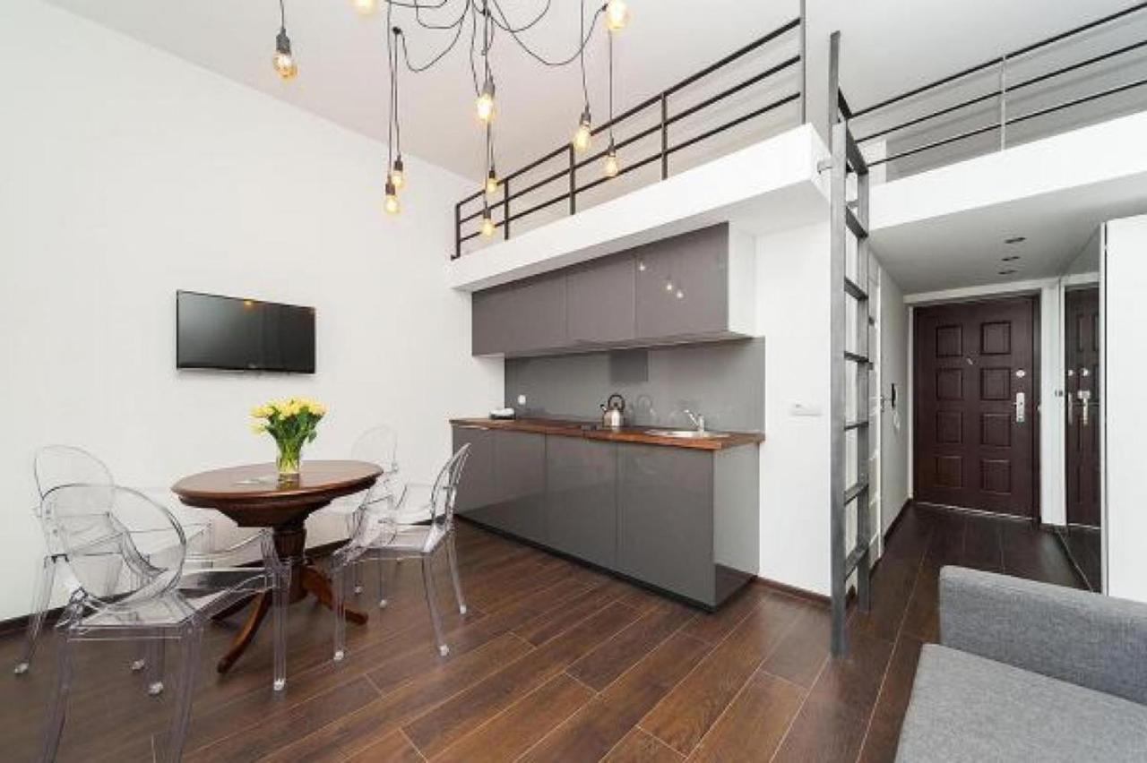 2 Nights - Great Location, Right Next To Main Rail And Bus Station, 10 Min To Main Square By Foot 3* Krakau
