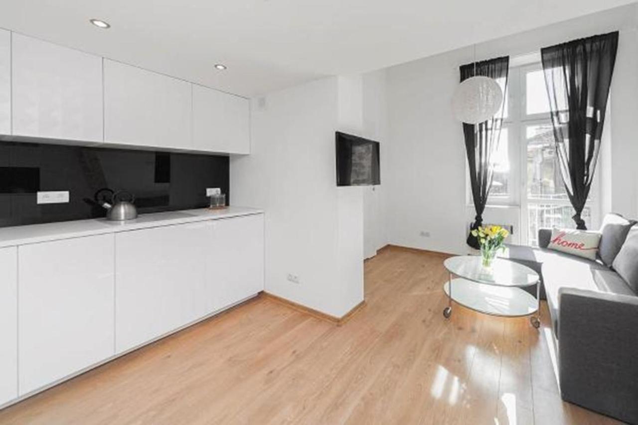 Aparthotel 2 Nights - Great Location, Right Next To Main Rail And Bus Station, 10 Min To Main Square By Foot Krakau