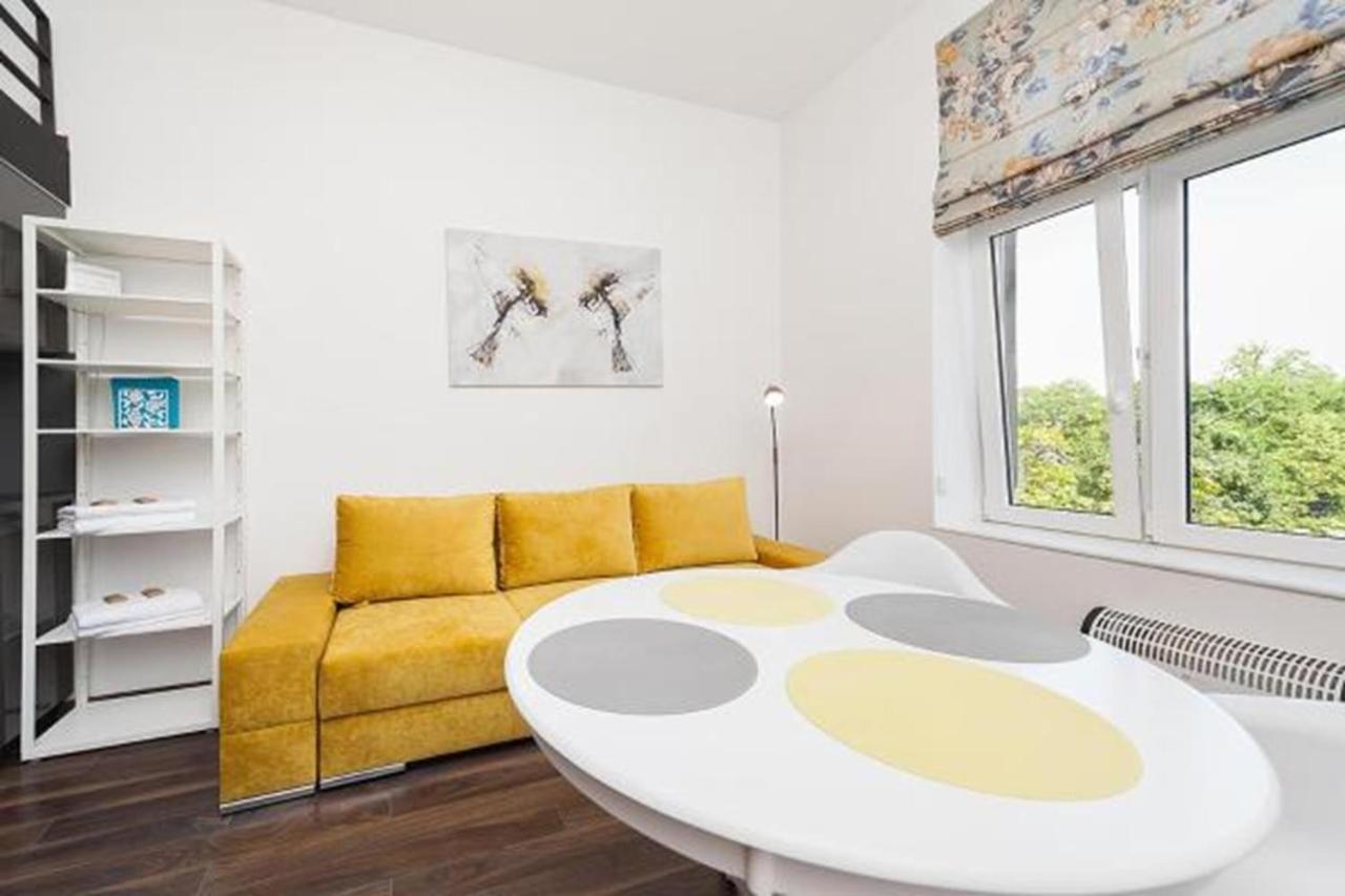 2 Nights - Great Location, Right Next To Main Rail And Bus Station, 10 Min To Main Square By Foot Aparthotel 3*