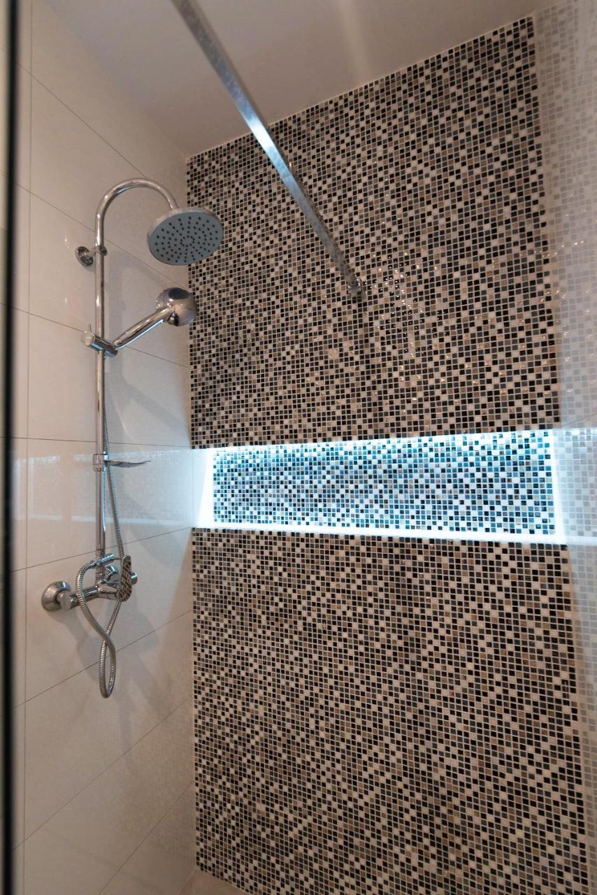 Lights Topolowa 8 *
