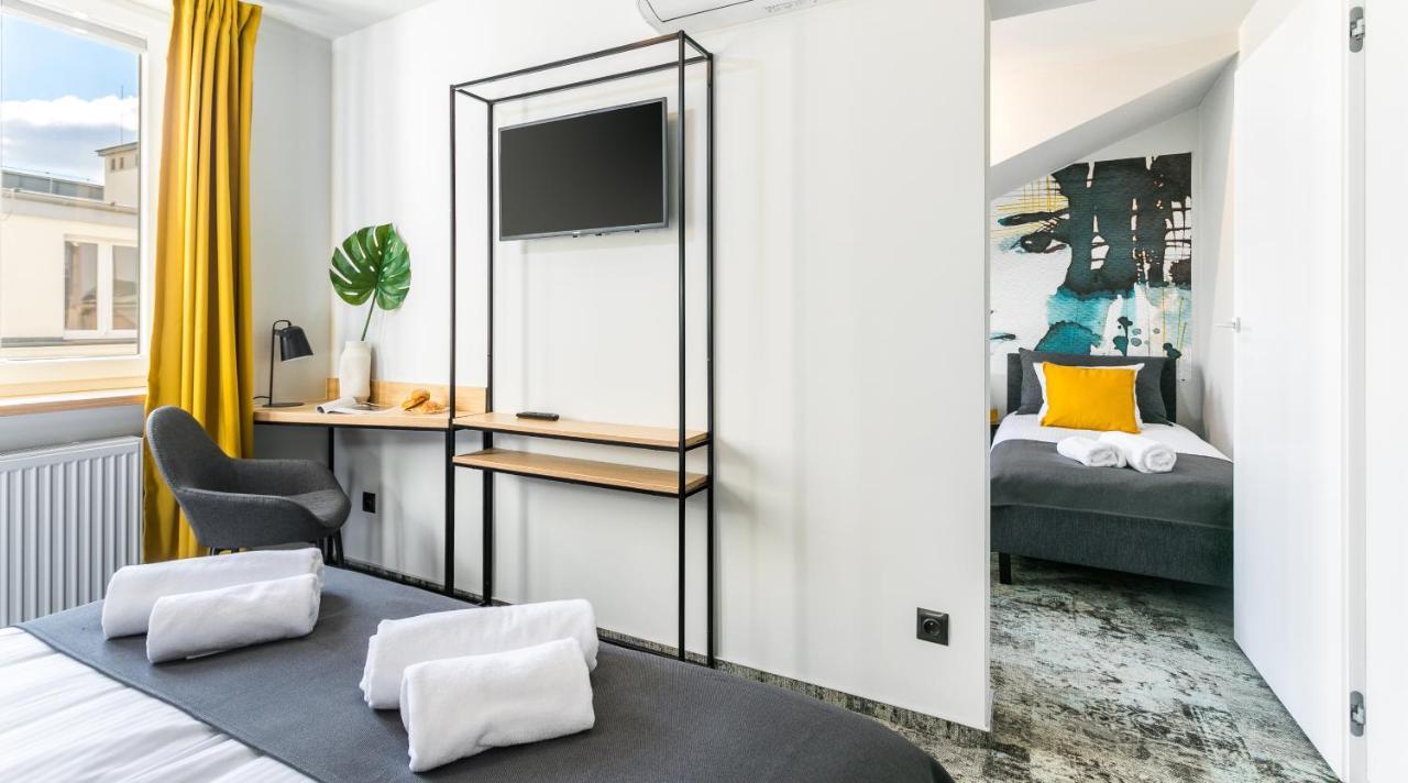 Camera Apartments *