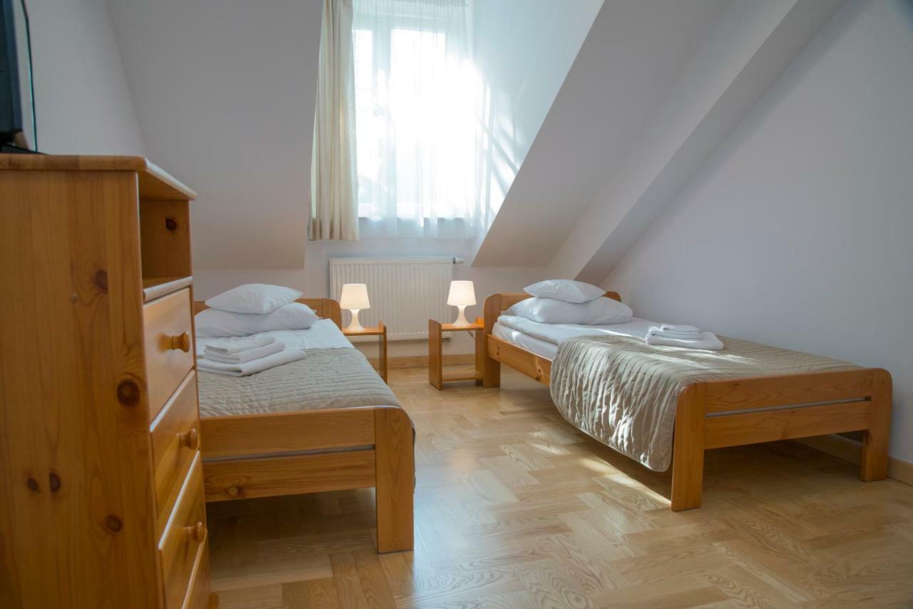 Goscinne Dom Sw. Szymona Homestay *