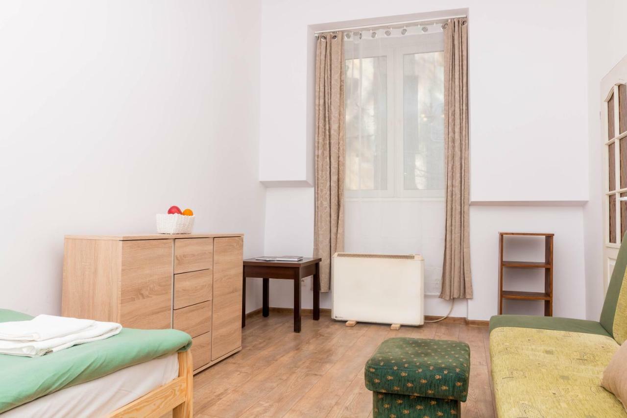 Apartment Wielopole 10 *