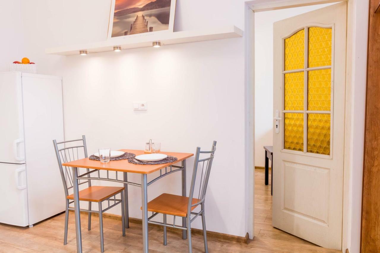Apartment Wielopole 10 *