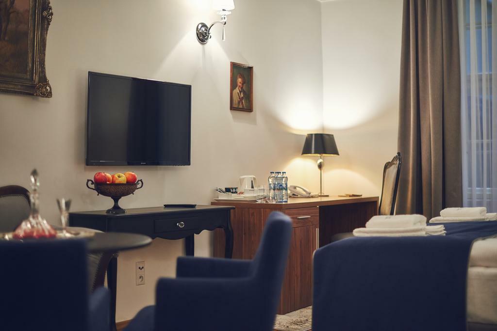 Imperial 3*