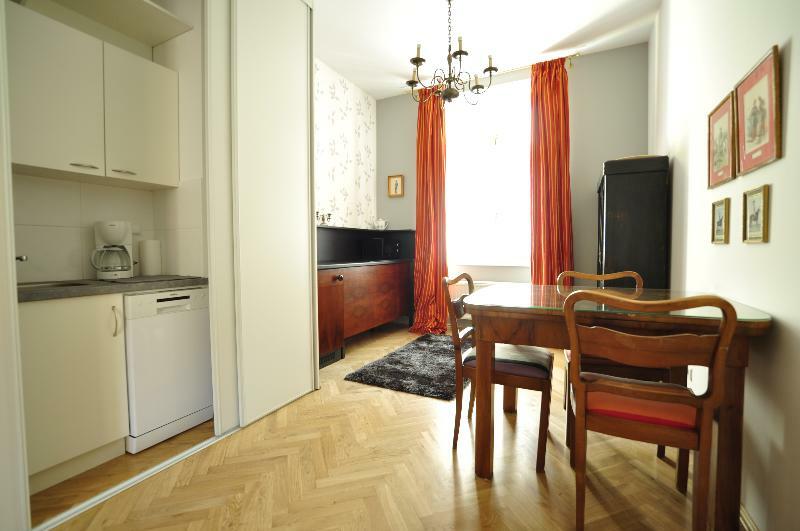 Aparthotel Crystal Old Town 3*