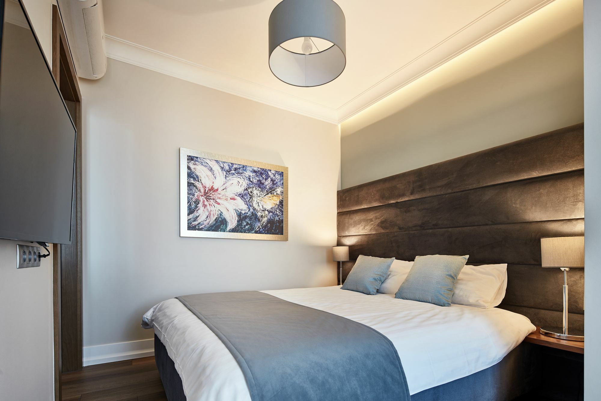 Views Aparthotel