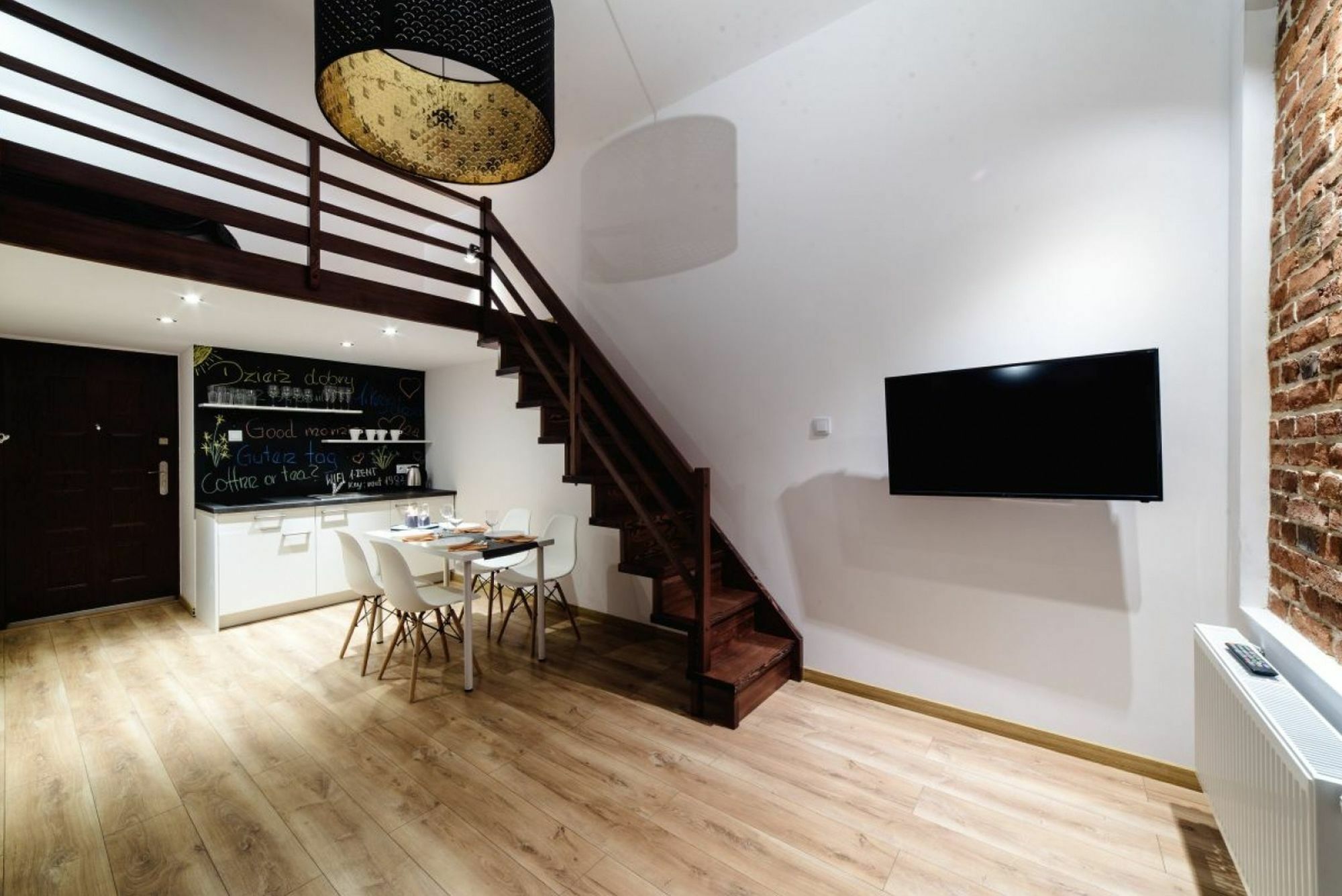 Aparthotel 2 Nights - Great Location, Right Next To Main Rail And Bus Station, 10 Min To Main Square By Foot Krakau