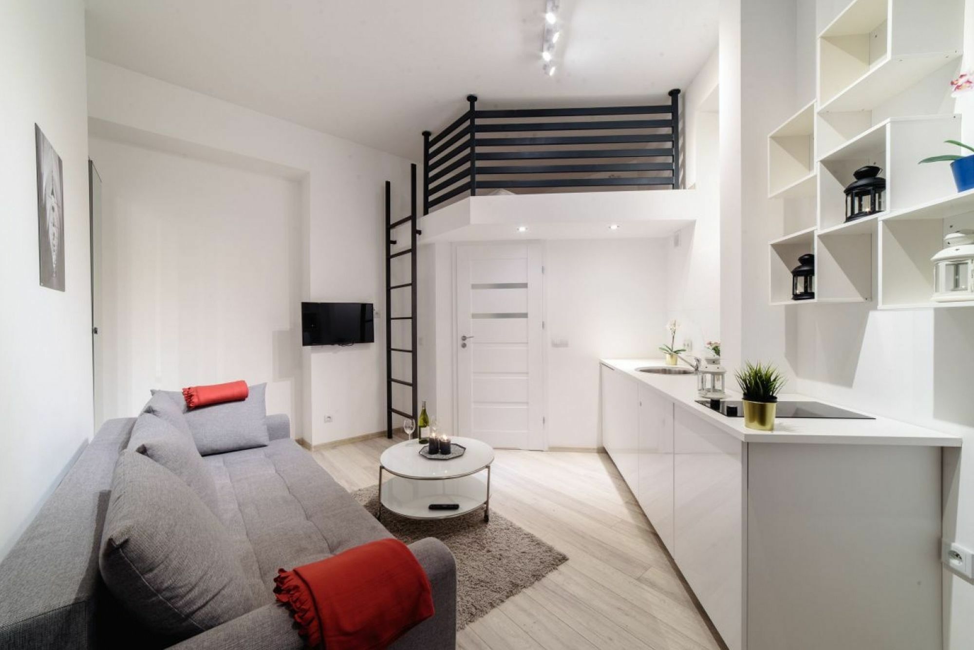 2 Nights - Great Location, Right Next To Main Rail And Bus Station, 10 Min To Main Square By Foot Aparthotel Krakau