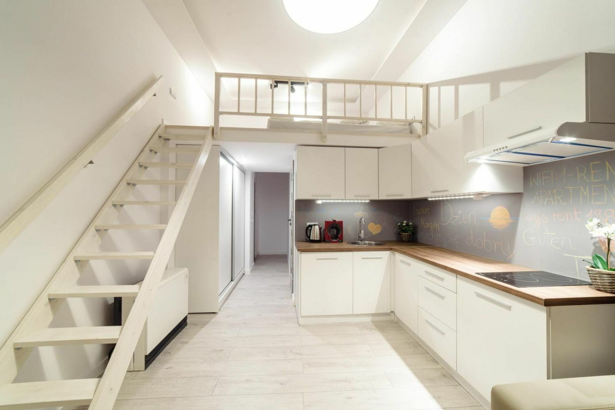 2 Nights - Great Location, Right Next To Main Rail And Bus Station, 10 Min To Main Square By Foot Aparthotel