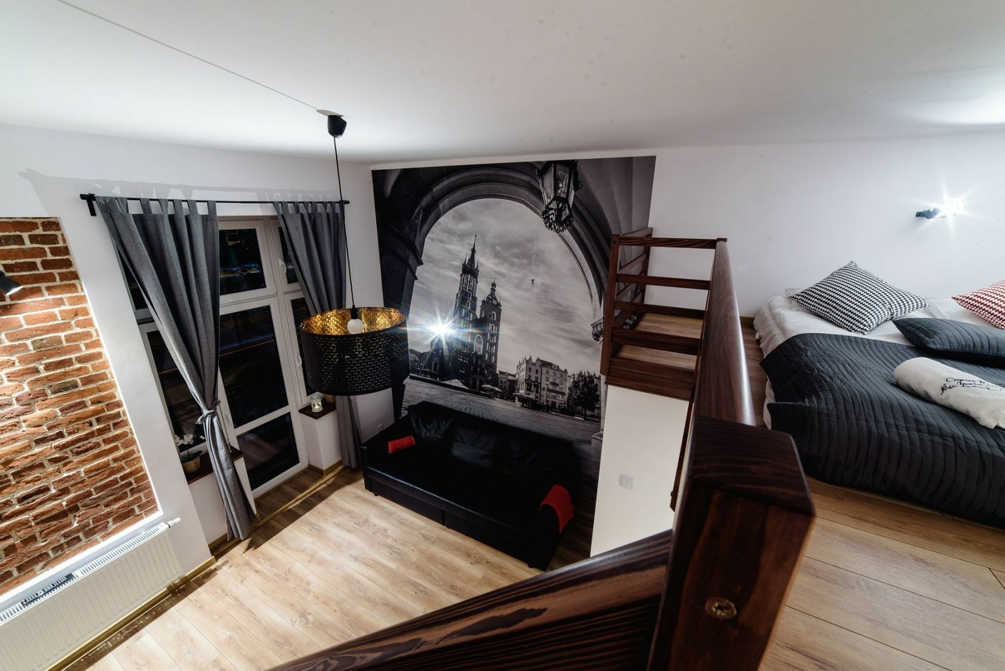 Aparthotel 2 Nights - Great Location, Right Next To Main Rail And Bus Station, 10 Min To Main Square By Foot