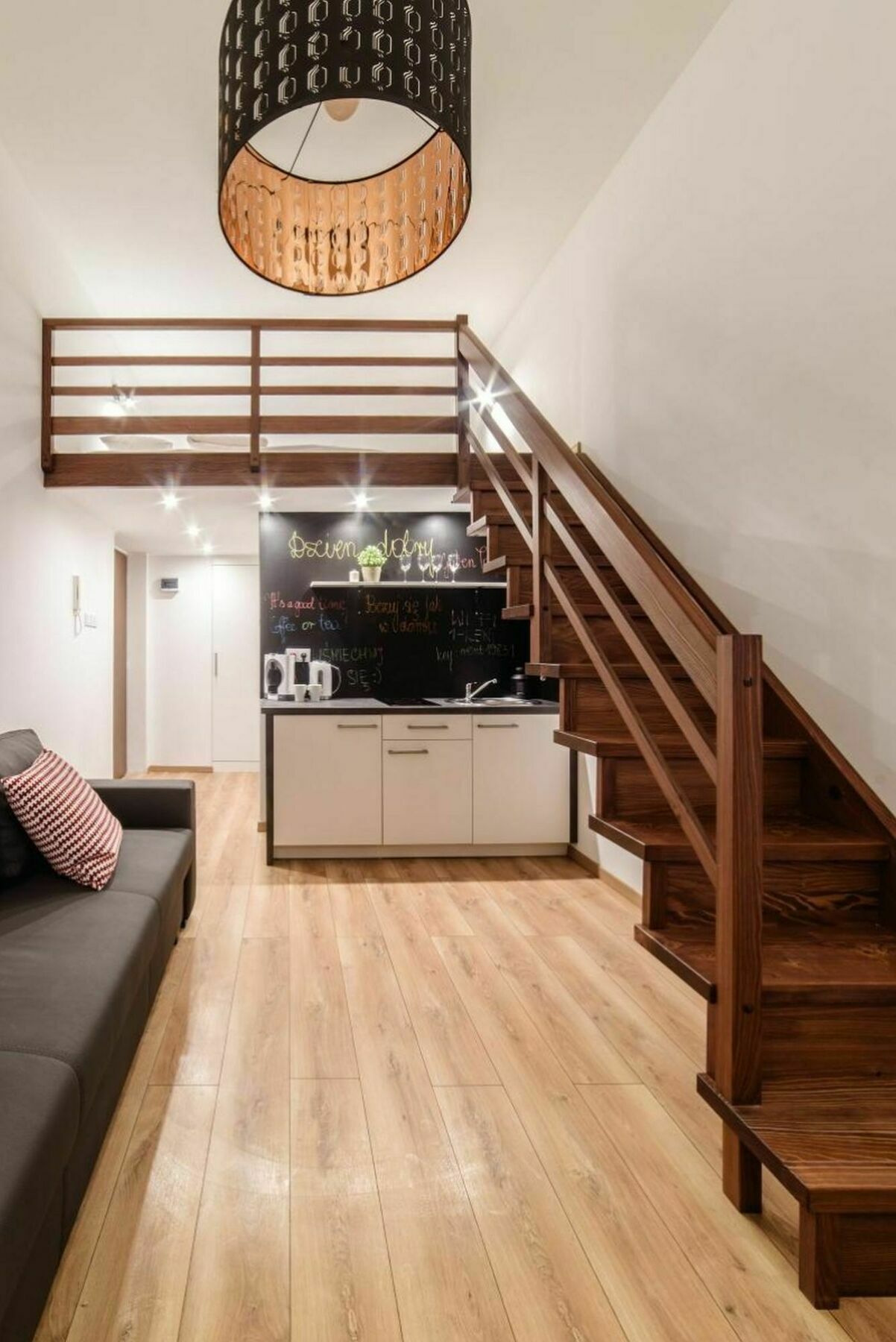 Aparthotel 2 Nights - Great Location, Right Next To Main Rail And Bus Station, 10 Min To Main Square By Foot 3*