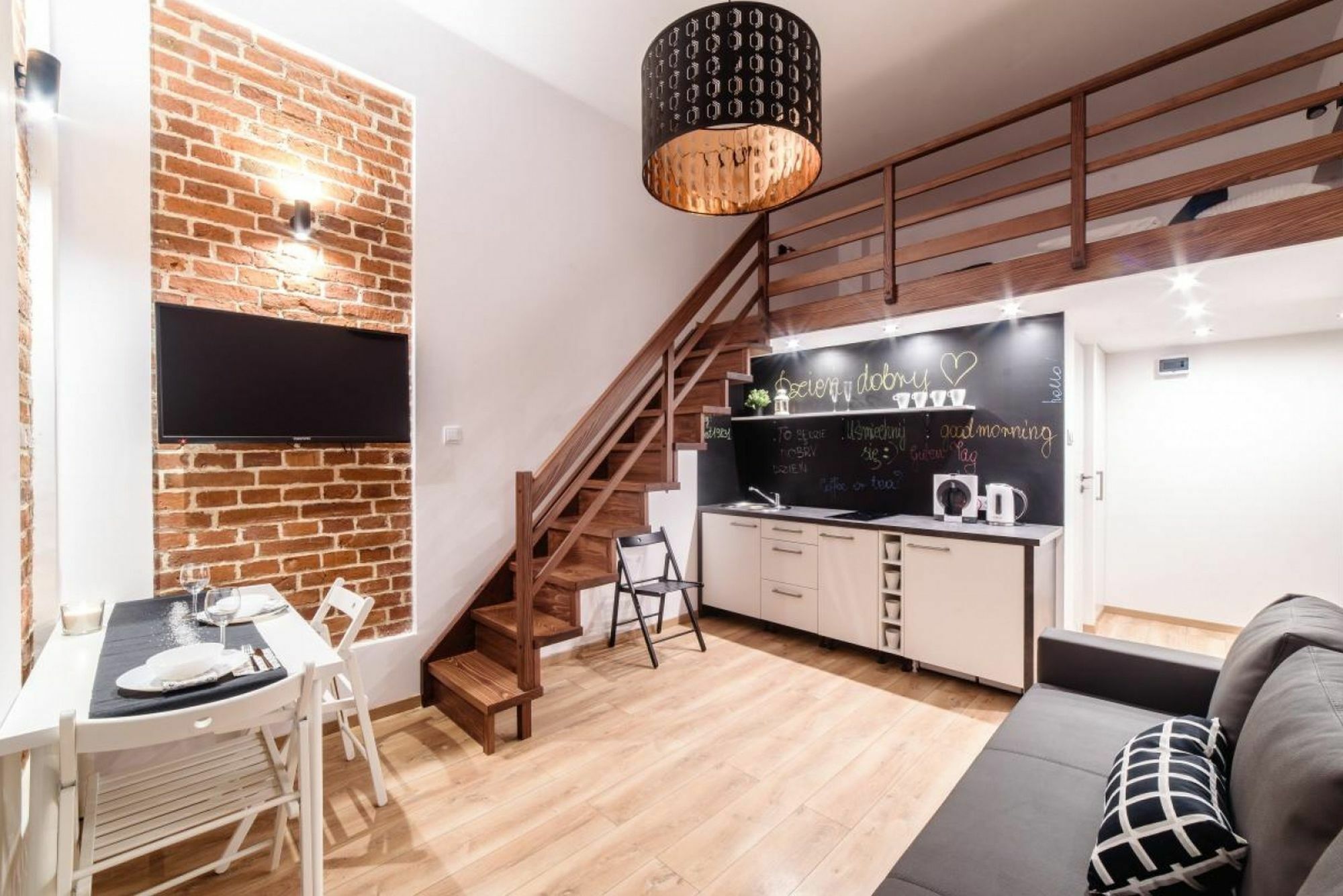 2 Nights - Great Location, Right Next To Main Rail And Bus Station, 10 Min To Main Square By Foot 3* Krakau