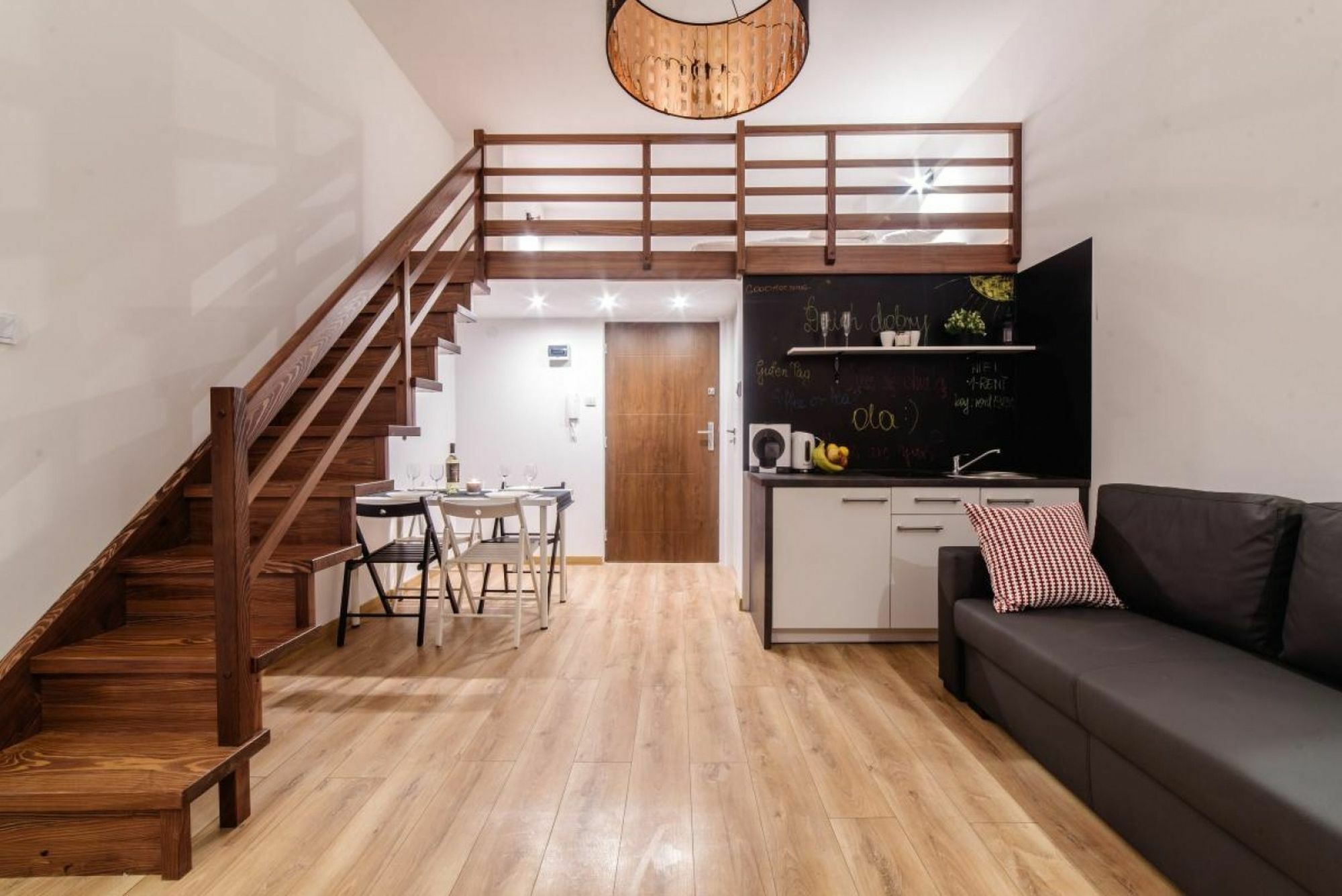 Aparthotel 2 Nights - Great Location, Right Next To Main Rail And Bus Station, 10 Min To Main Square By Foot 3*