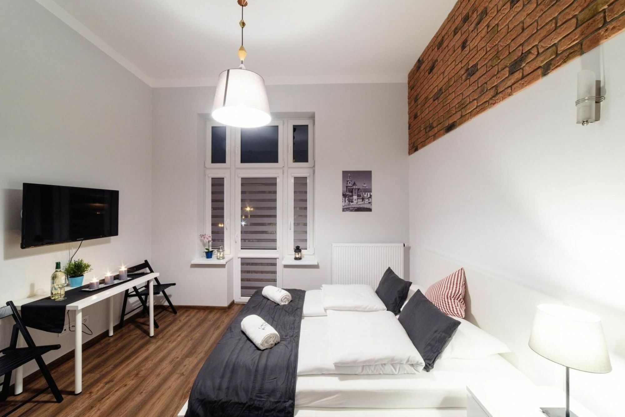 2 Nights - Great Location, Right Next To Main Rail And Bus Station, 10 Min To Main Square By Foot 3*