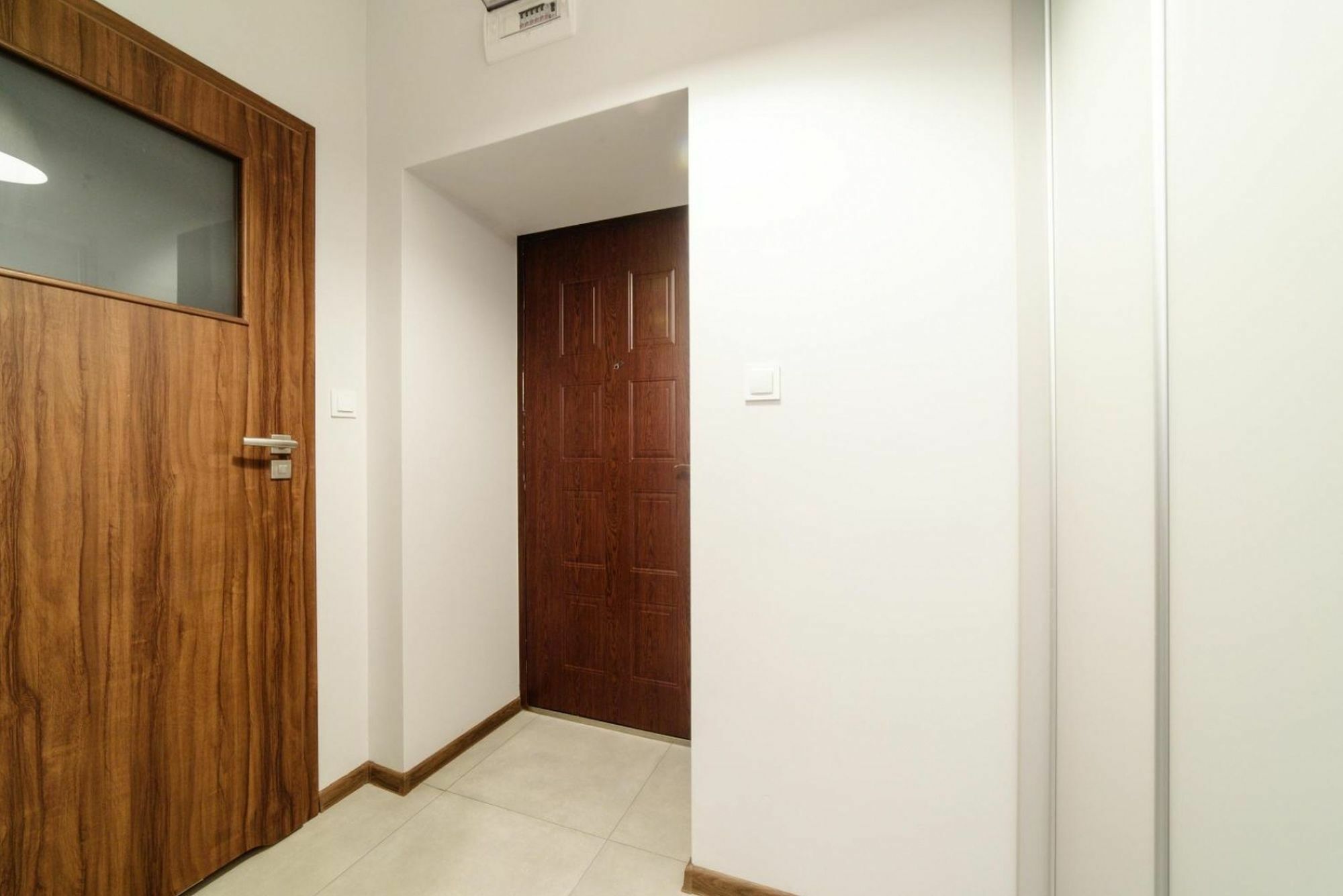 2 Nights - Great Location, Right Next To Main Rail And Bus Station, 10 Min To Main Square By Foot 3* Krakau