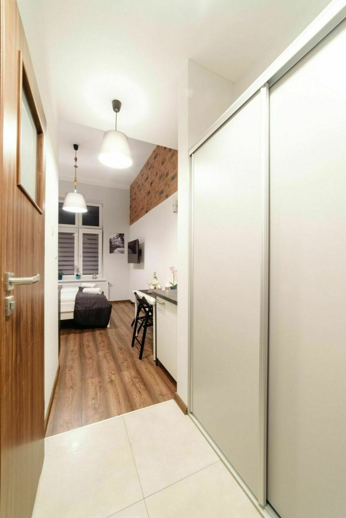 Aparthotel 2 Nights - Great Location, Right Next To Main Rail And Bus Station, 10 Min To Main Square By Foot 3*