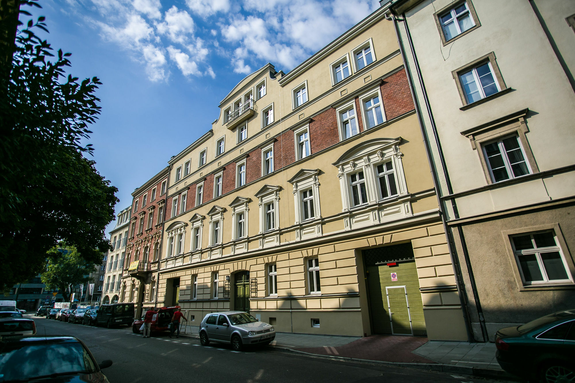Friendhouse -train Station *