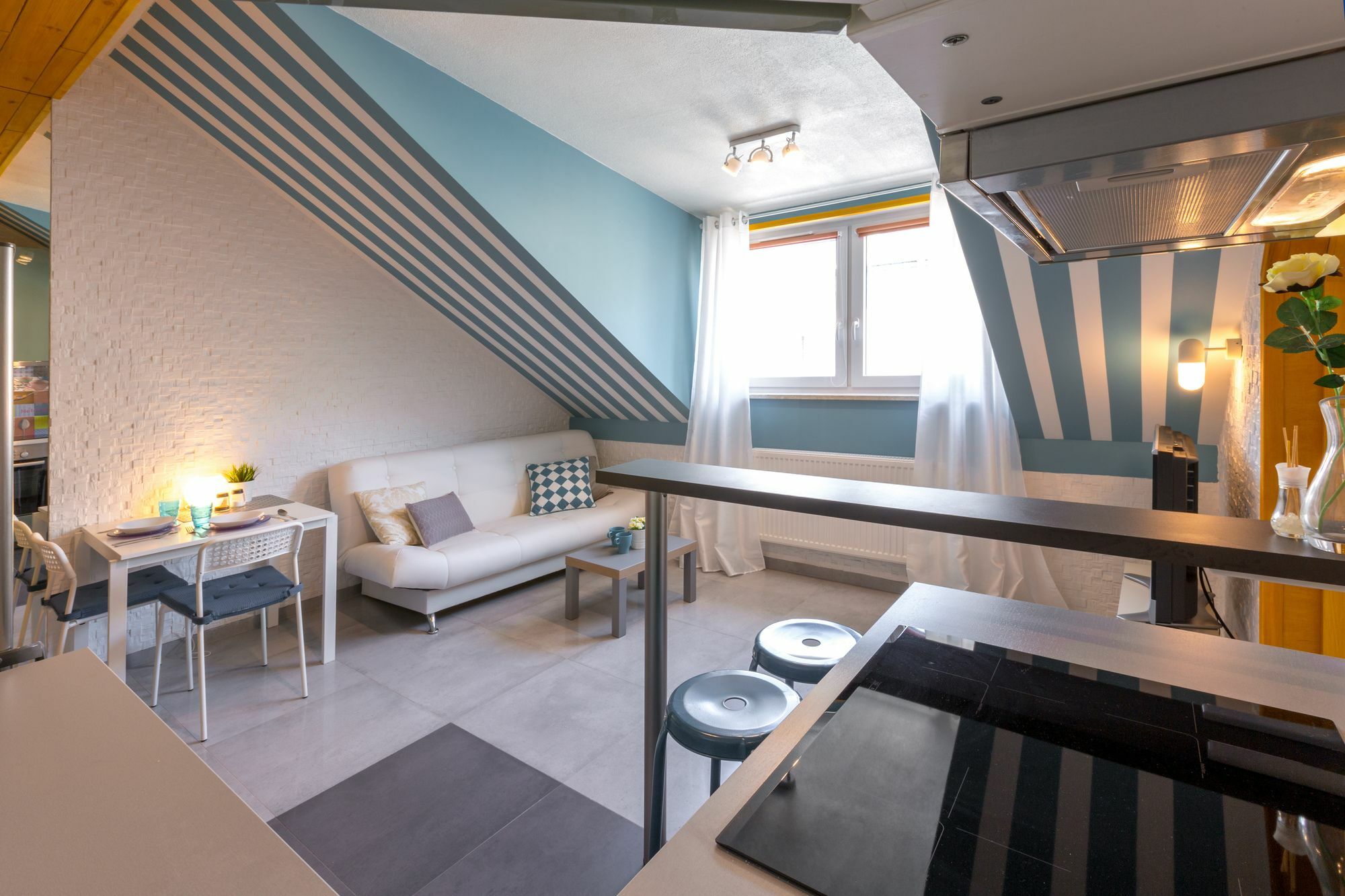 Friendhouse -train Station Apartment