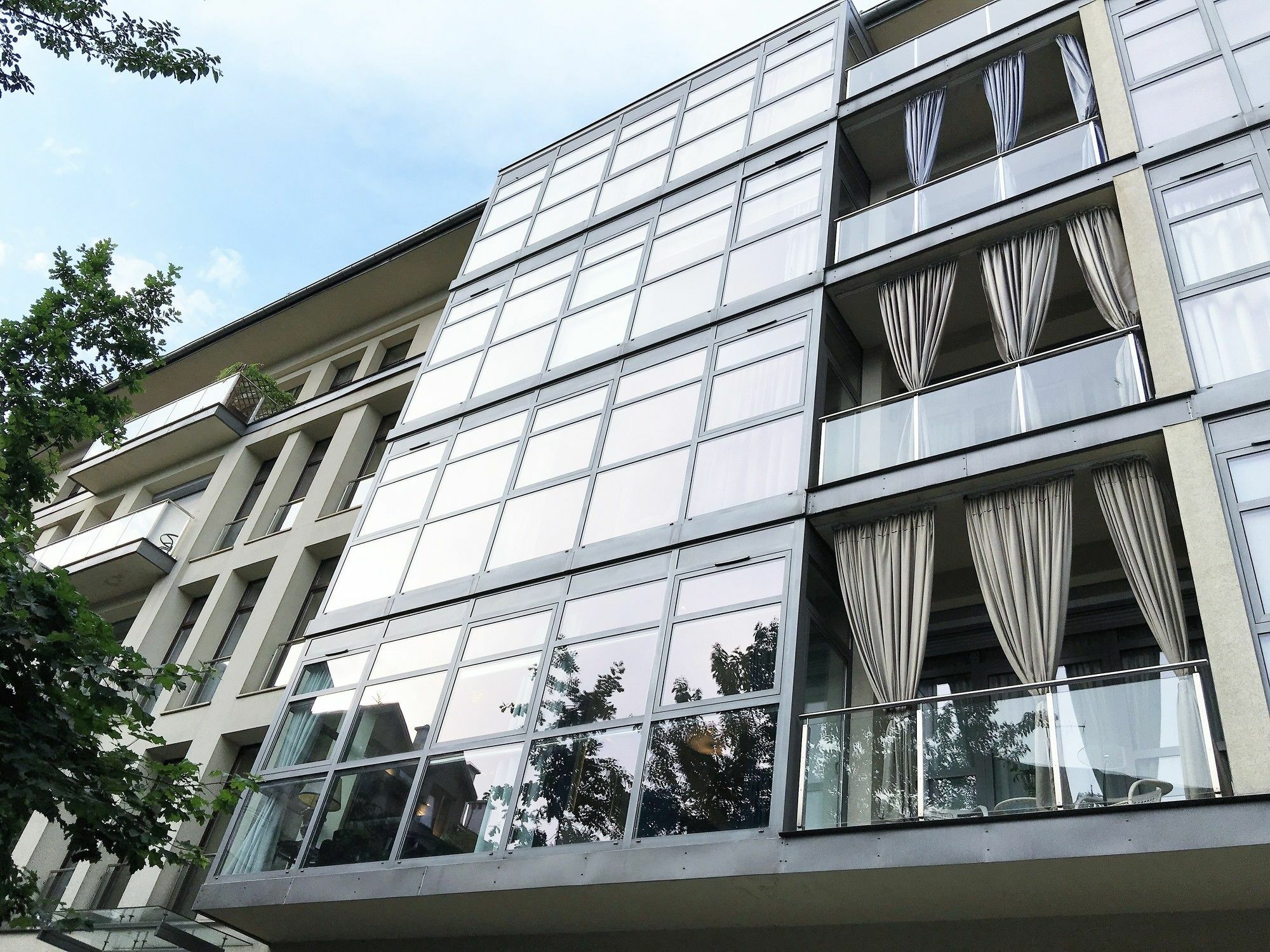 Aparthotel Mondrian Luxury & Old Town 5*