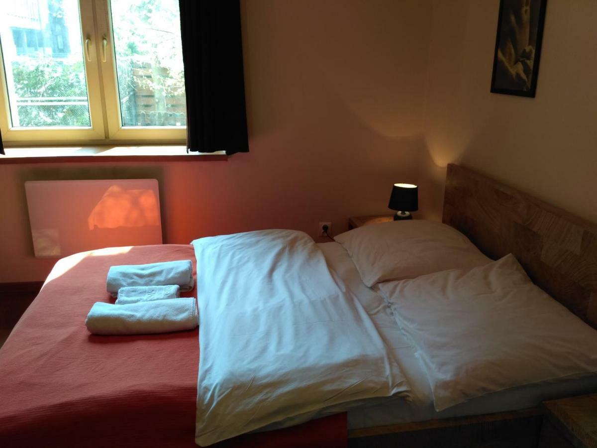 Akt Centre *