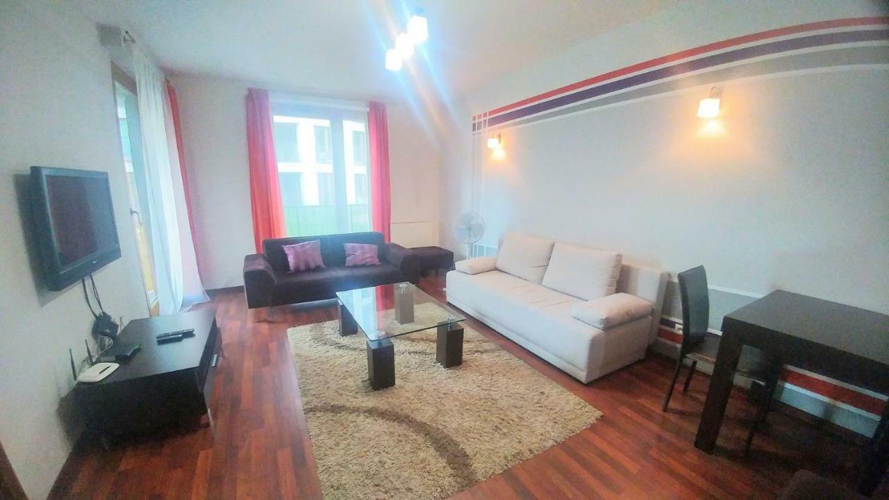 Angel Plaza Apartment *