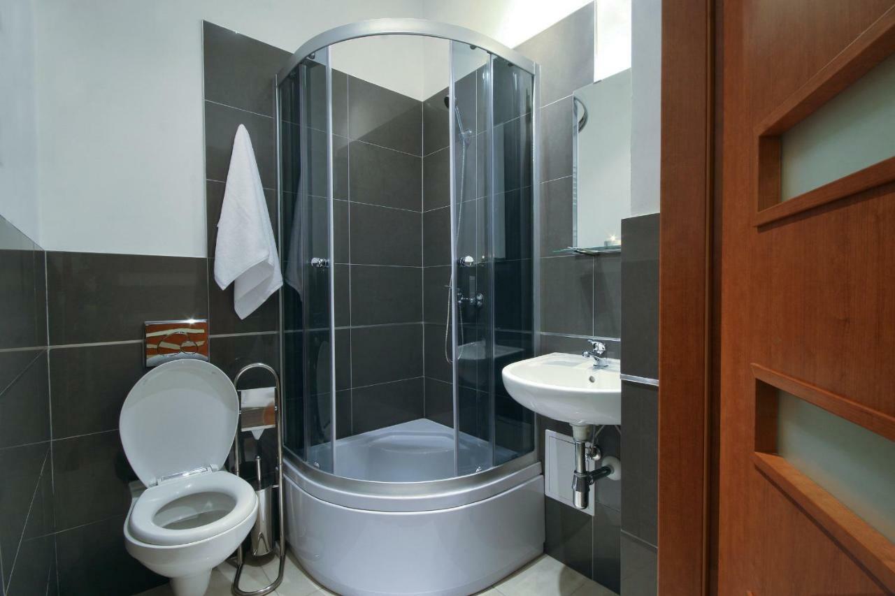 Enamel Apartment *