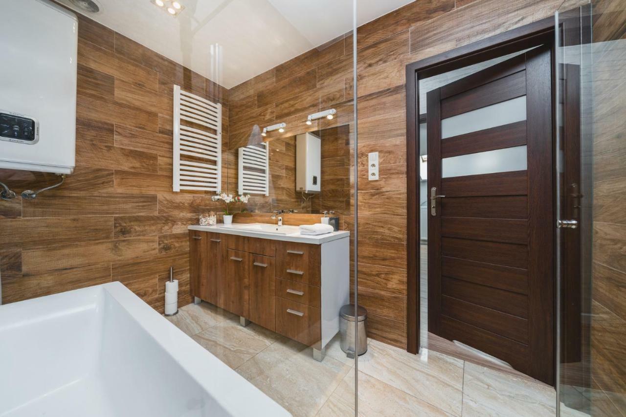 Deluxe Brzozowa By Renters Apartment Krakow