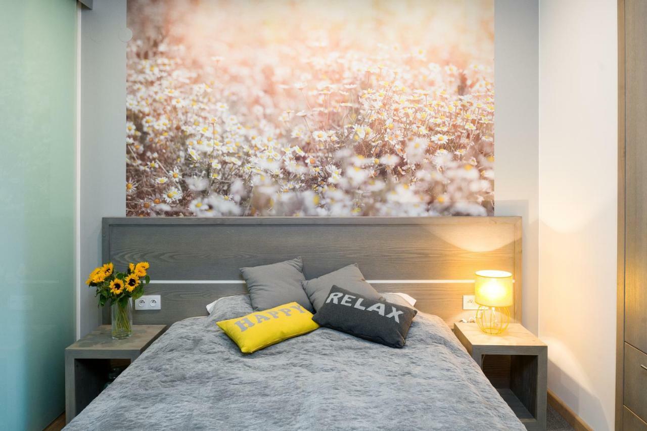 Sunflower Apartment *