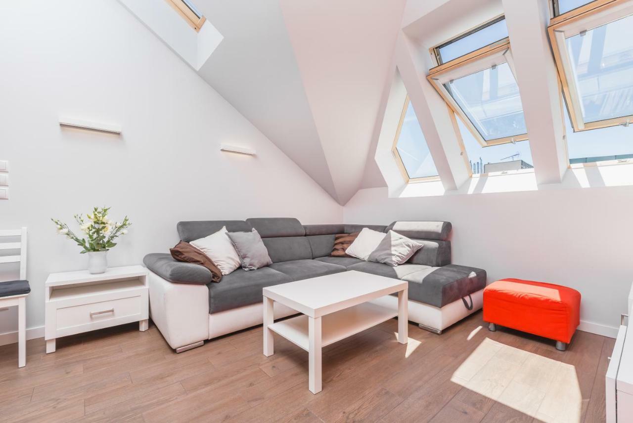 Cheerful Air Conditioned With Mezzanine And Parking - Old Town Apartment Krakau