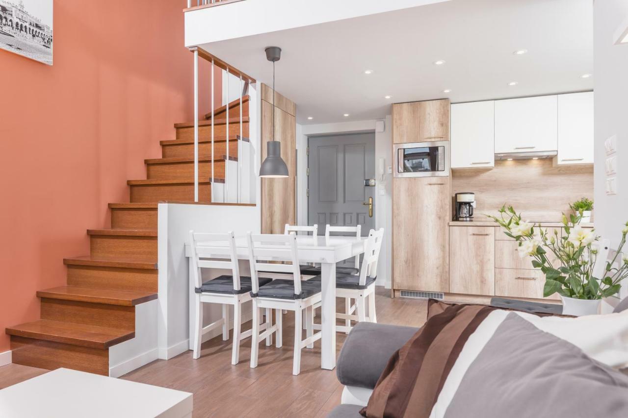 Apartment Cheerful Air Conditioned With Mezzanine And Parking - Old Town