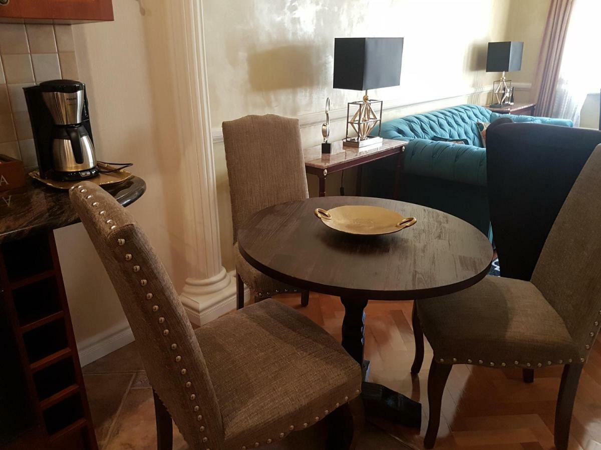Goldstar Luxury Old Town Apartment