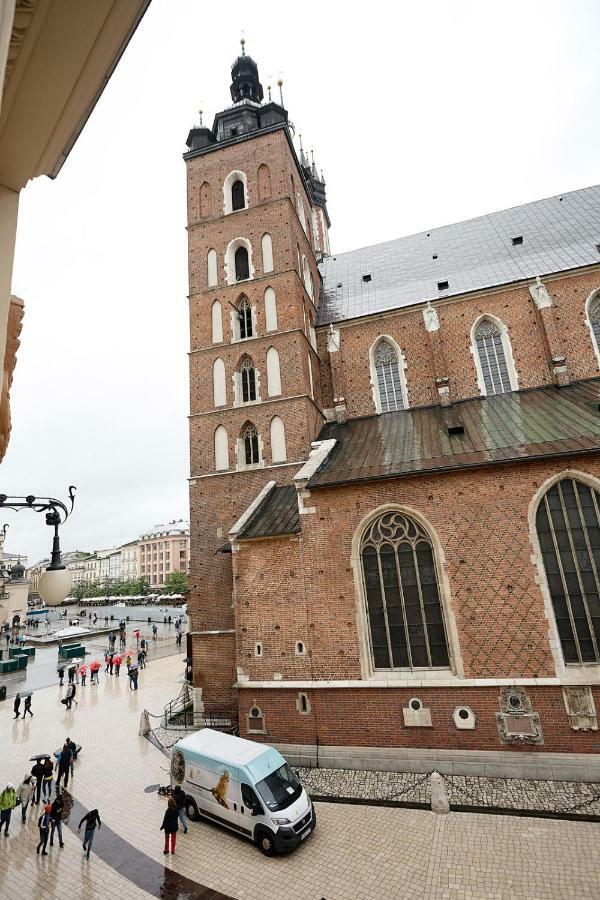Plac Mariacki 8