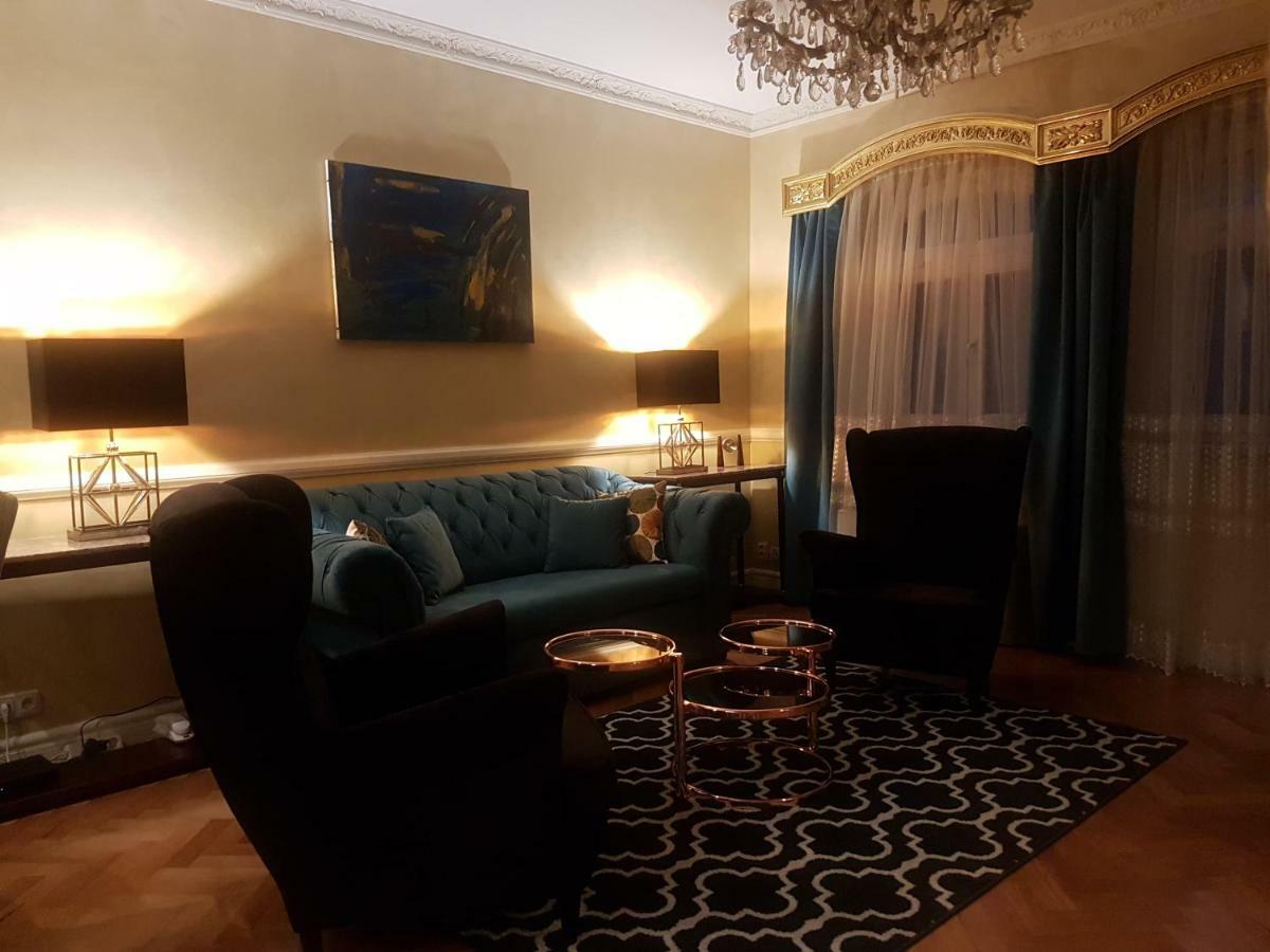 Goldstar Luxury Old Town Apartment