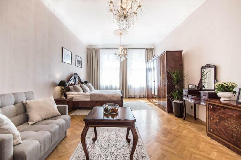 W Centrum Krakowa Krakowska 10 *