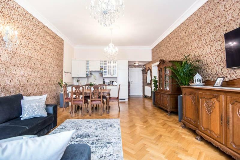 W Centrum Krakowa Krakowska 10 *