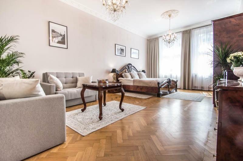 W Centrum Krakowa Krakowska 10 *
