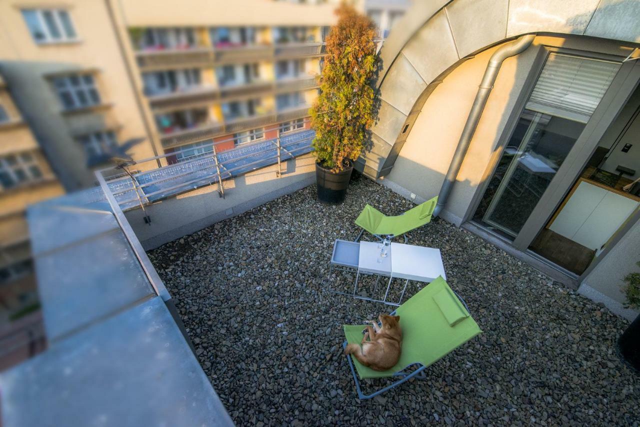 Apartment By The Roof *