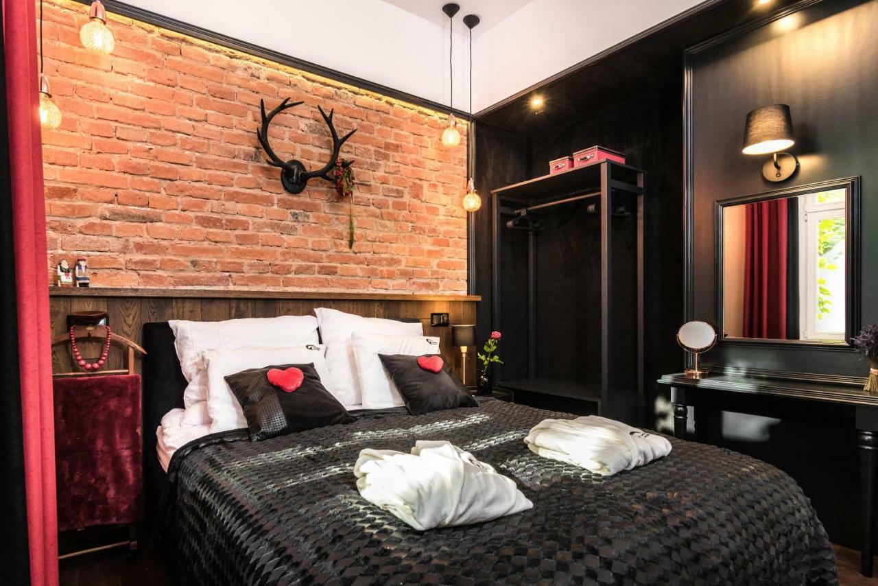 Wooden Horse - New - Old Town Apartment