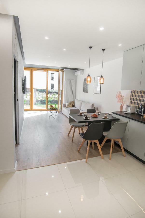 Apartment Boulevard *