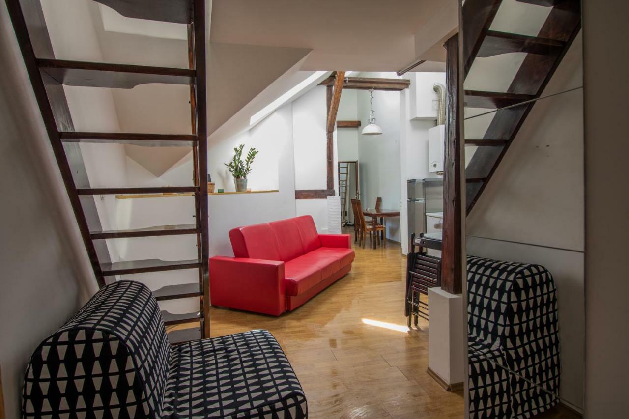 Golden Apartments&a4 *